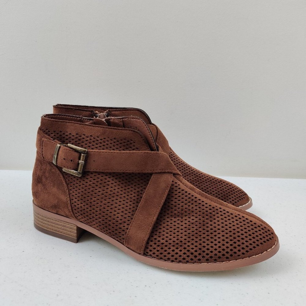 JC Womens Reggi Block Heel Perforated Ankle Bootie Side Zip Camel Sz 9